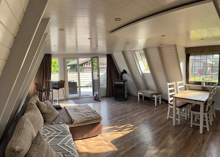 Sauerland Schwalbenhaus In Frenkhausen * 梅舍德